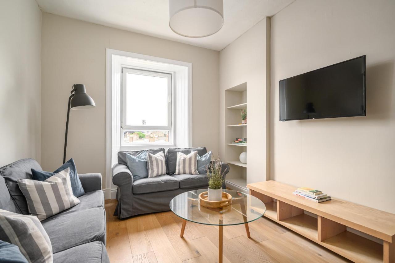 2Br New Town Castle View Apartment EDI Exterior foto